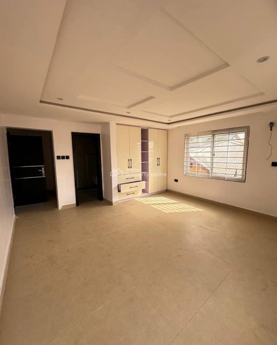 Specious 3 Bedrooms Apartment with Bq, Lekki Phase 1, Lekki, Lagos, Flat / Apartment for Sale