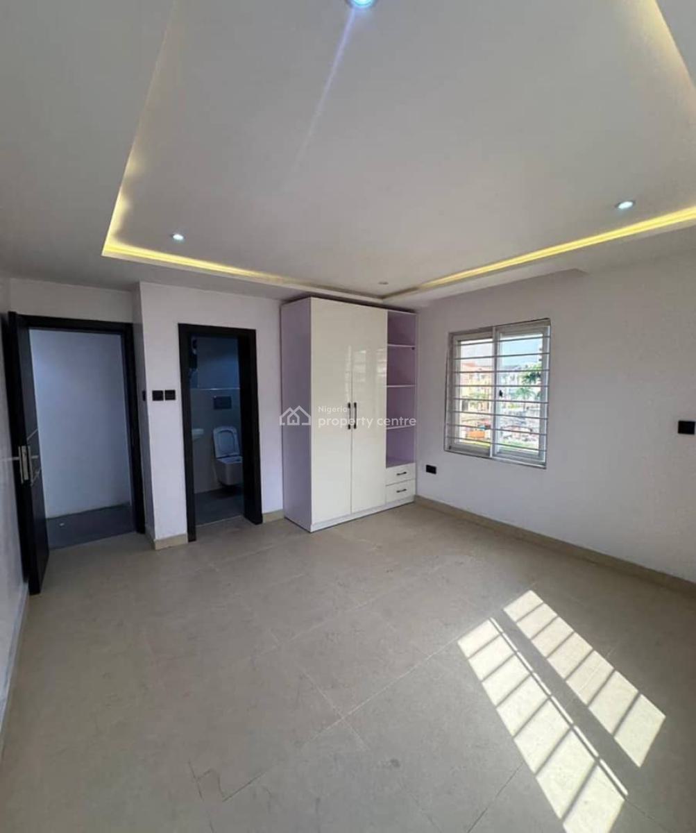 Specious 3 Bedrooms Apartment with Bq, Lekki Phase 1, Lekki, Lagos, Flat / Apartment for Sale