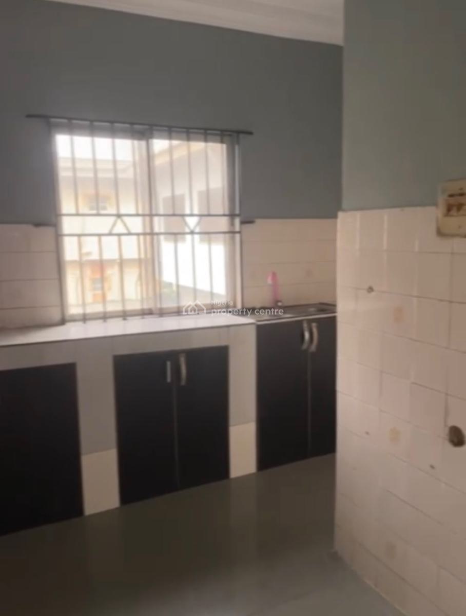 Nice 2 Bedroom Flat, Gra Phase 2, Magodo, Lagos, Flat / Apartment for Rent