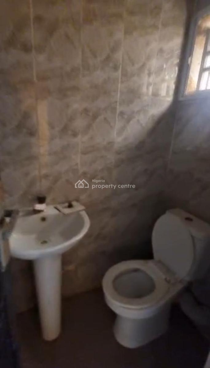 Spacious 3 Bedroom Flat with Nicely Tiled Kitchen, Oworonshoki, Kosofe, Lagos, Flat / Apartment for Rent