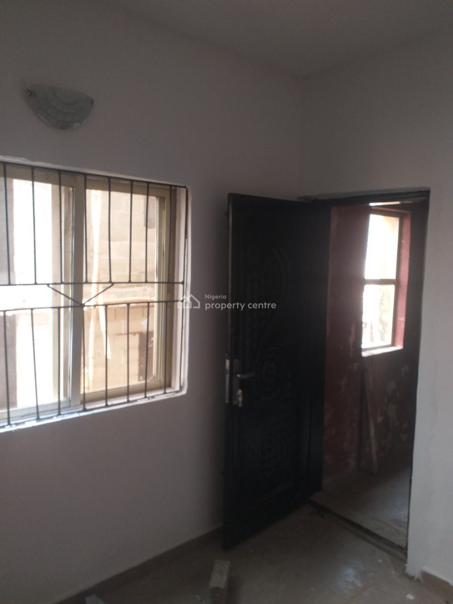 Renovated Self Contain. Upstairs, United Estate, Sangotedo, Ajah, Lagos, Self Contain (single Rooms) for Rent