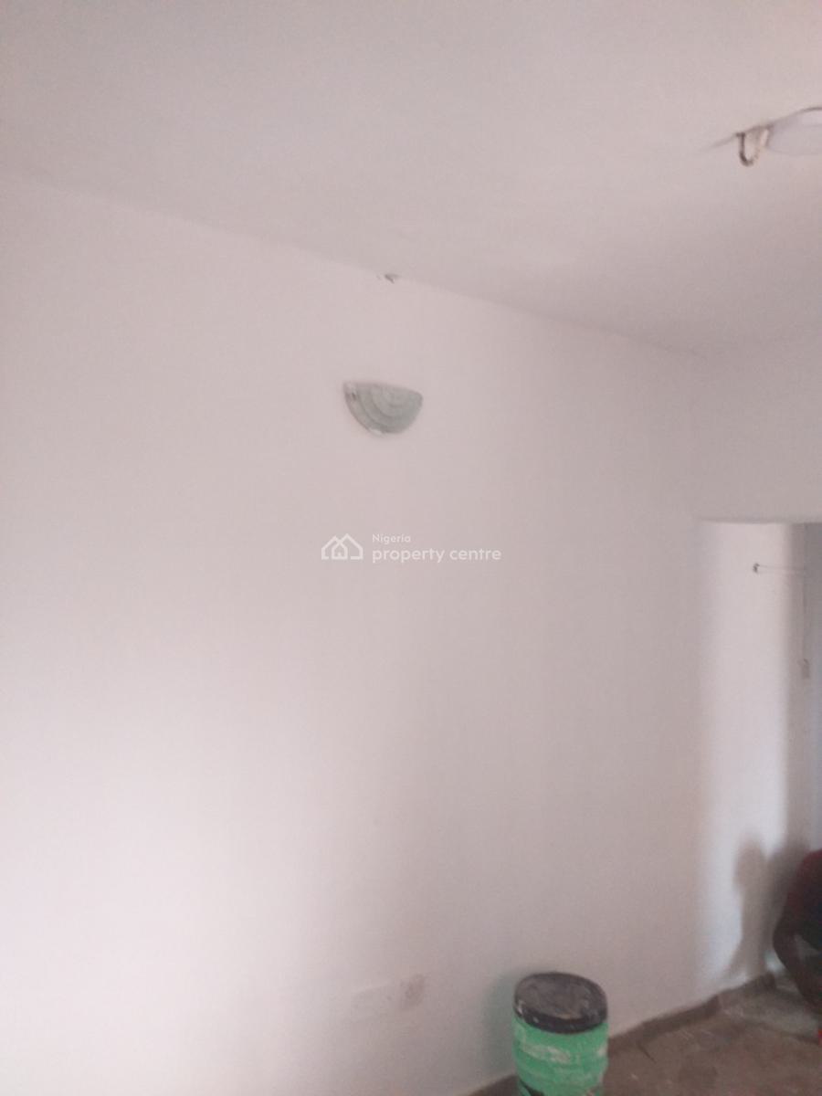 Renovated Self Contain. Upstairs, United Estate, Sangotedo, Ajah, Lagos, Self Contain (single Rooms) for Rent