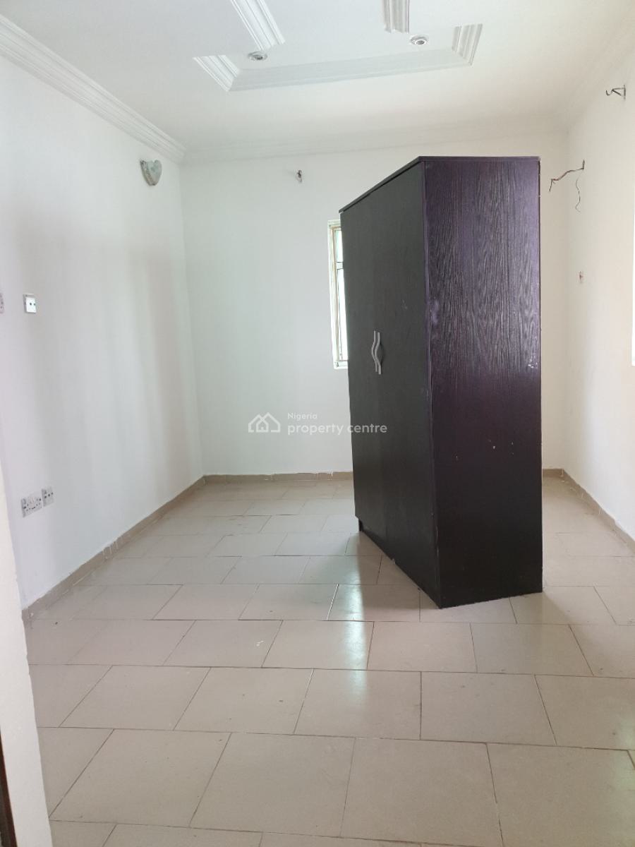 Spacious 3 Bedroom Flat, Spg Road Ologolo, Lekki, Lagos, Flat / Apartment for Rent