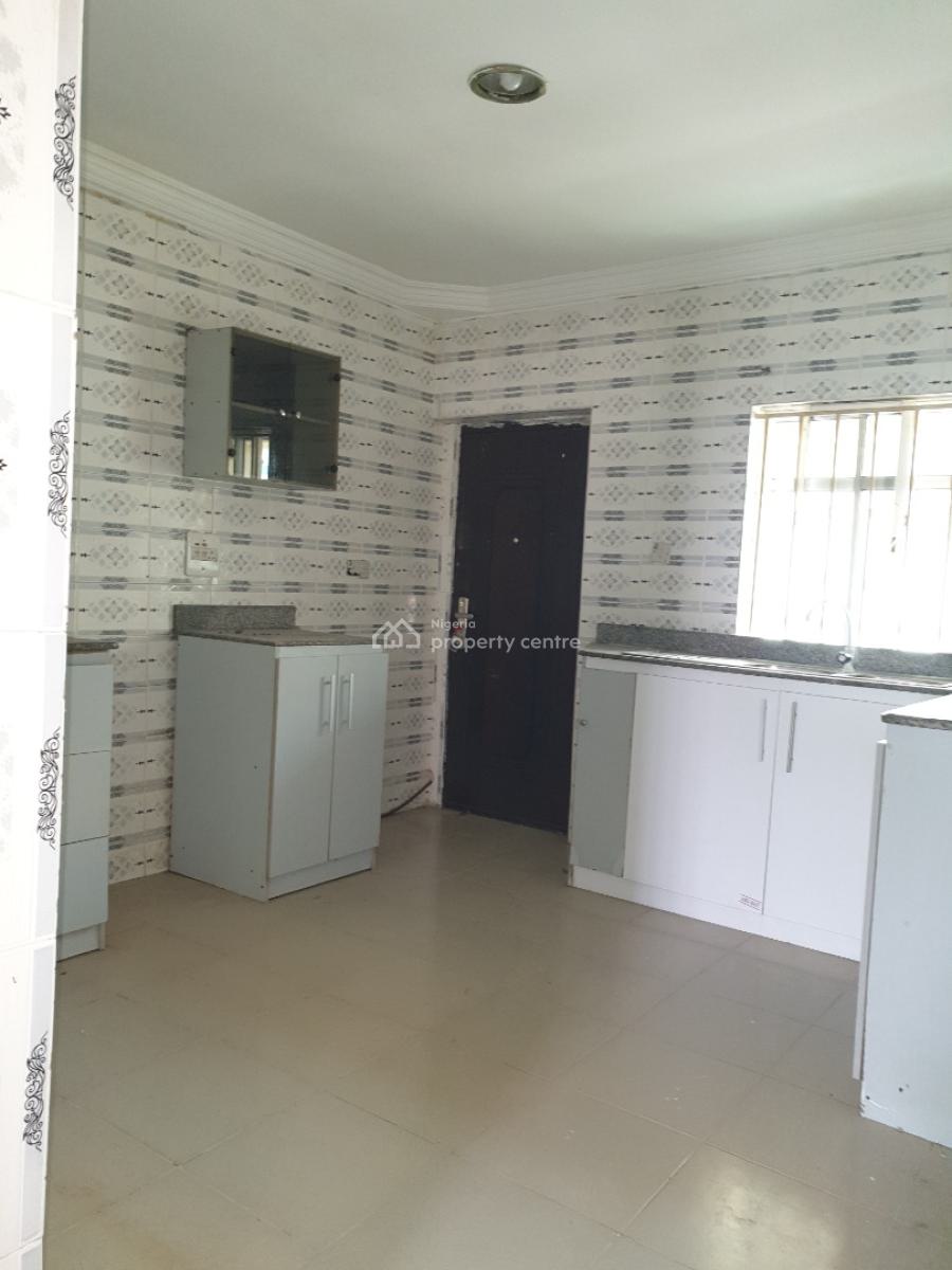 Spacious 3 Bedroom Flat, Spg Road Ologolo, Lekki, Lagos, Flat / Apartment for Rent
