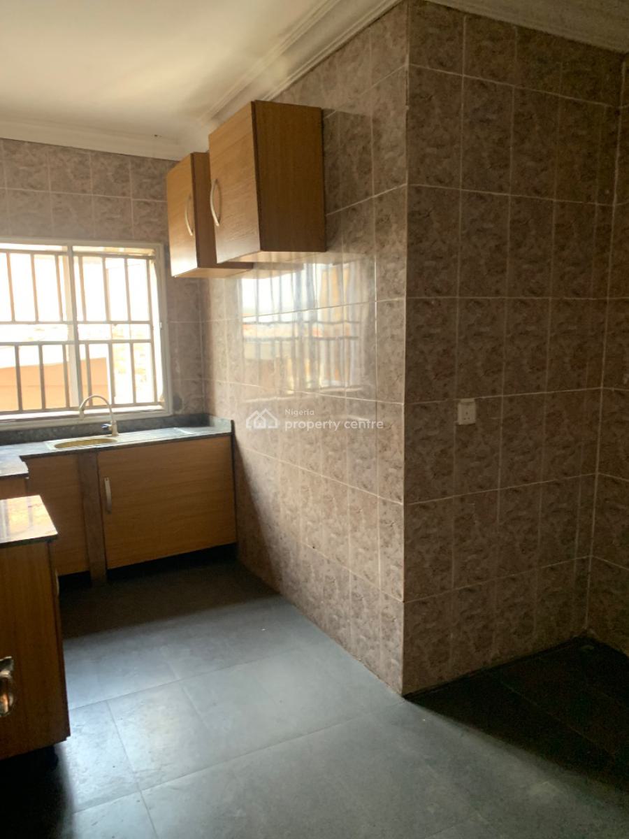 Well Maintained Standard and Very Spacious 3 Bedrooms, Oworonshoki, Kosofe, Lagos, Flat / Apartment for Rent
