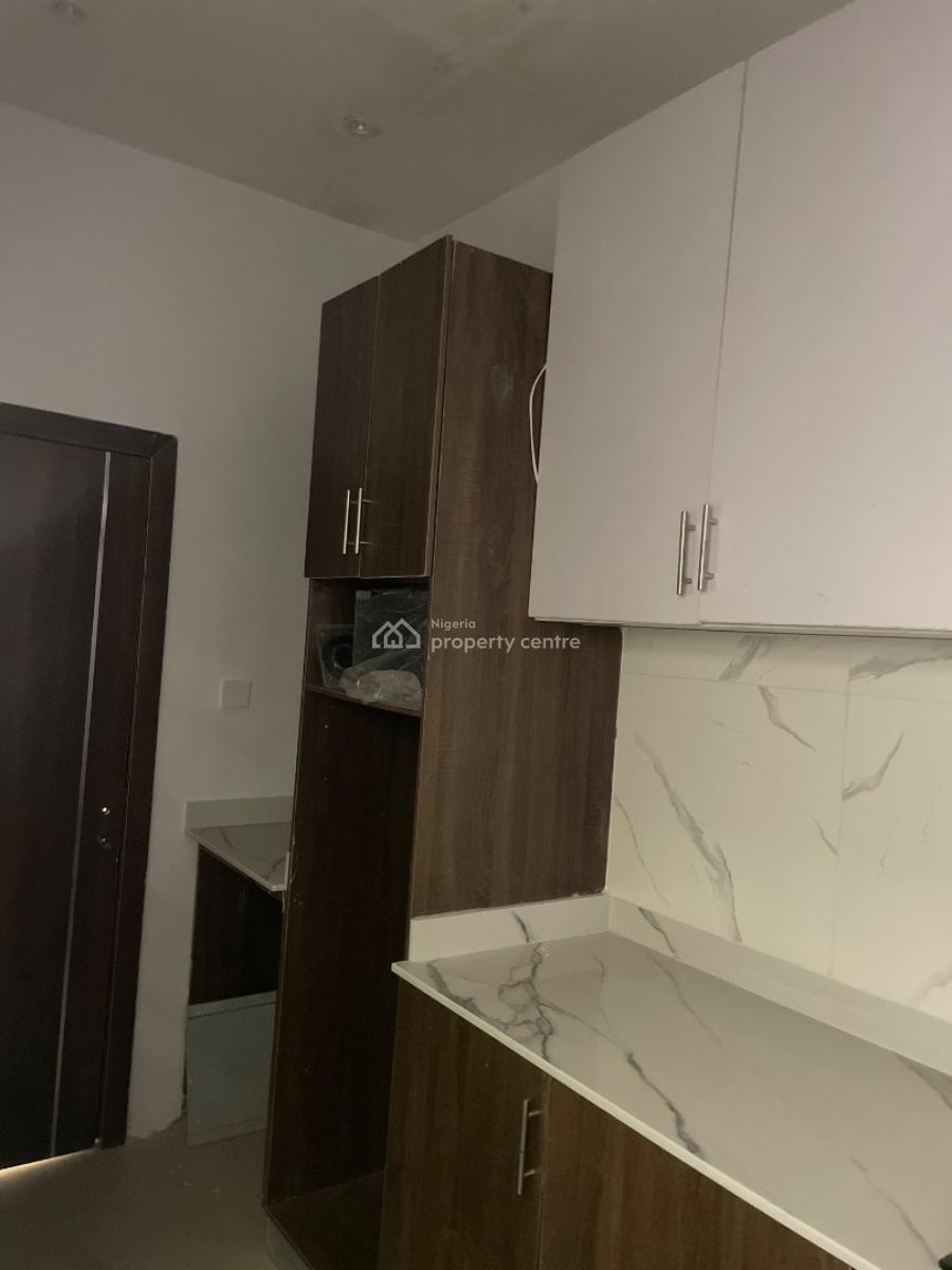 Specious Finished Service Mini Flat, Chevron Drive, Lekki Expressway, Lekki, Lagos, Mini Flat (room and Parlour) for Sale