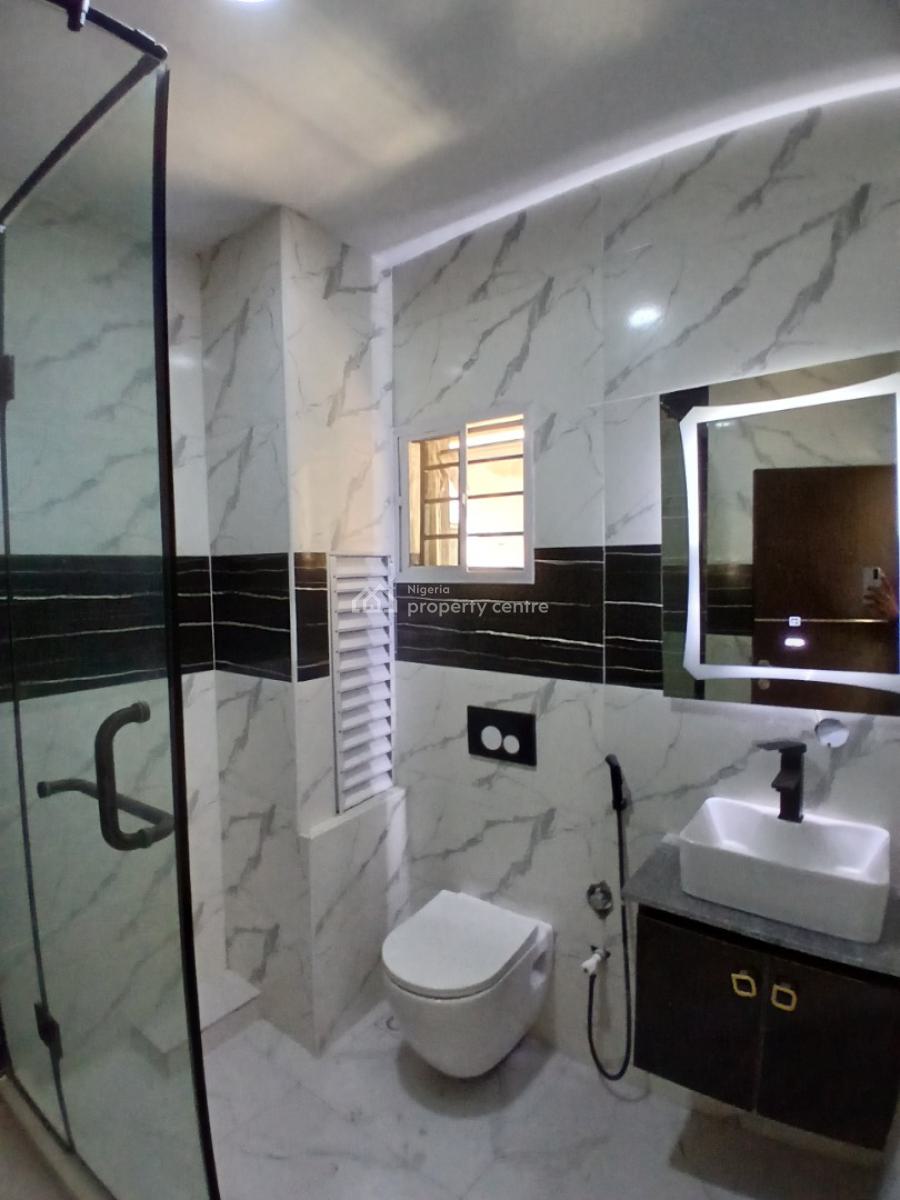 Newly Built and Serviced 2 Bedroom En-suite Flat, Lekki Phase 1, Lekki, Lagos, Flat / Apartment for Sale