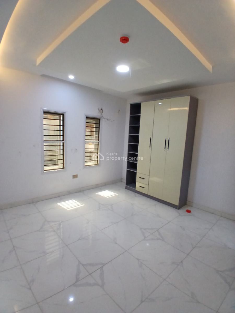 Newly Built and Serviced 2 Bedroom En-suite Flat, Lekki Phase 1, Lekki, Lagos, Flat / Apartment for Sale