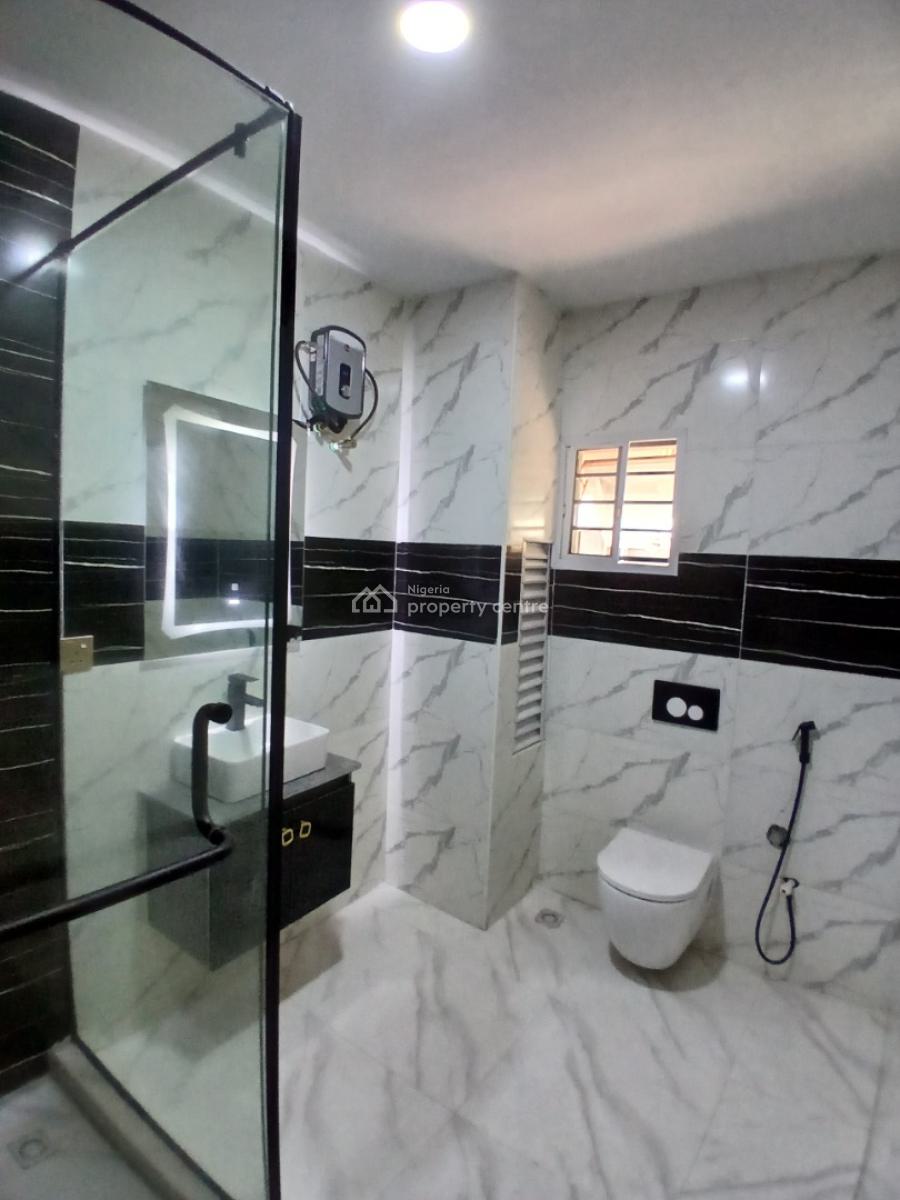 Newly Built and Serviced 2 Bedroom En-suite Flat, Lekki Phase 1, Lekki, Lagos, Flat / Apartment for Sale