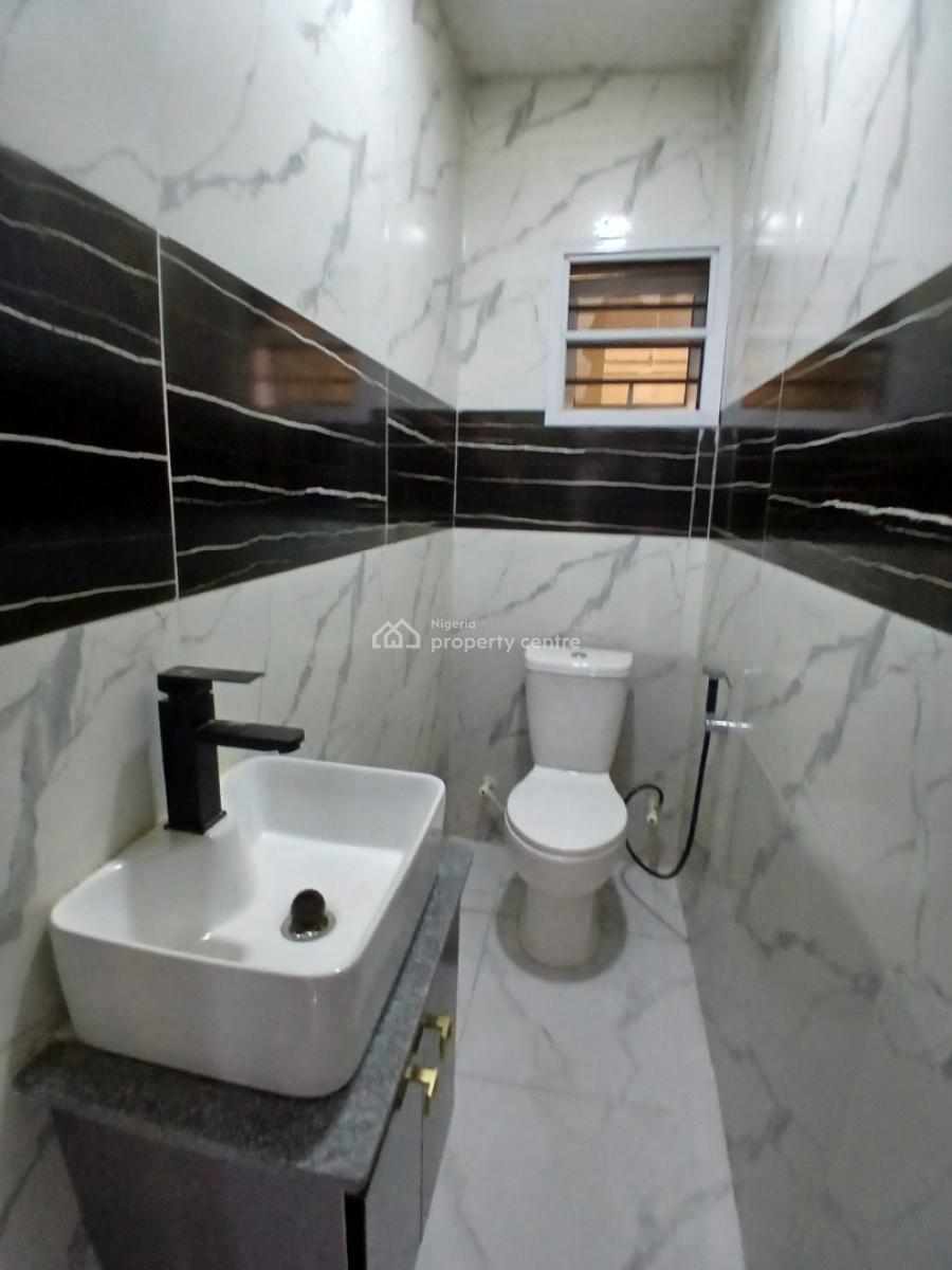 Newly Built and Serviced 2 Bedroom En-suite Flat, Lekki Phase 1, Lekki, Lagos, Flat / Apartment for Sale