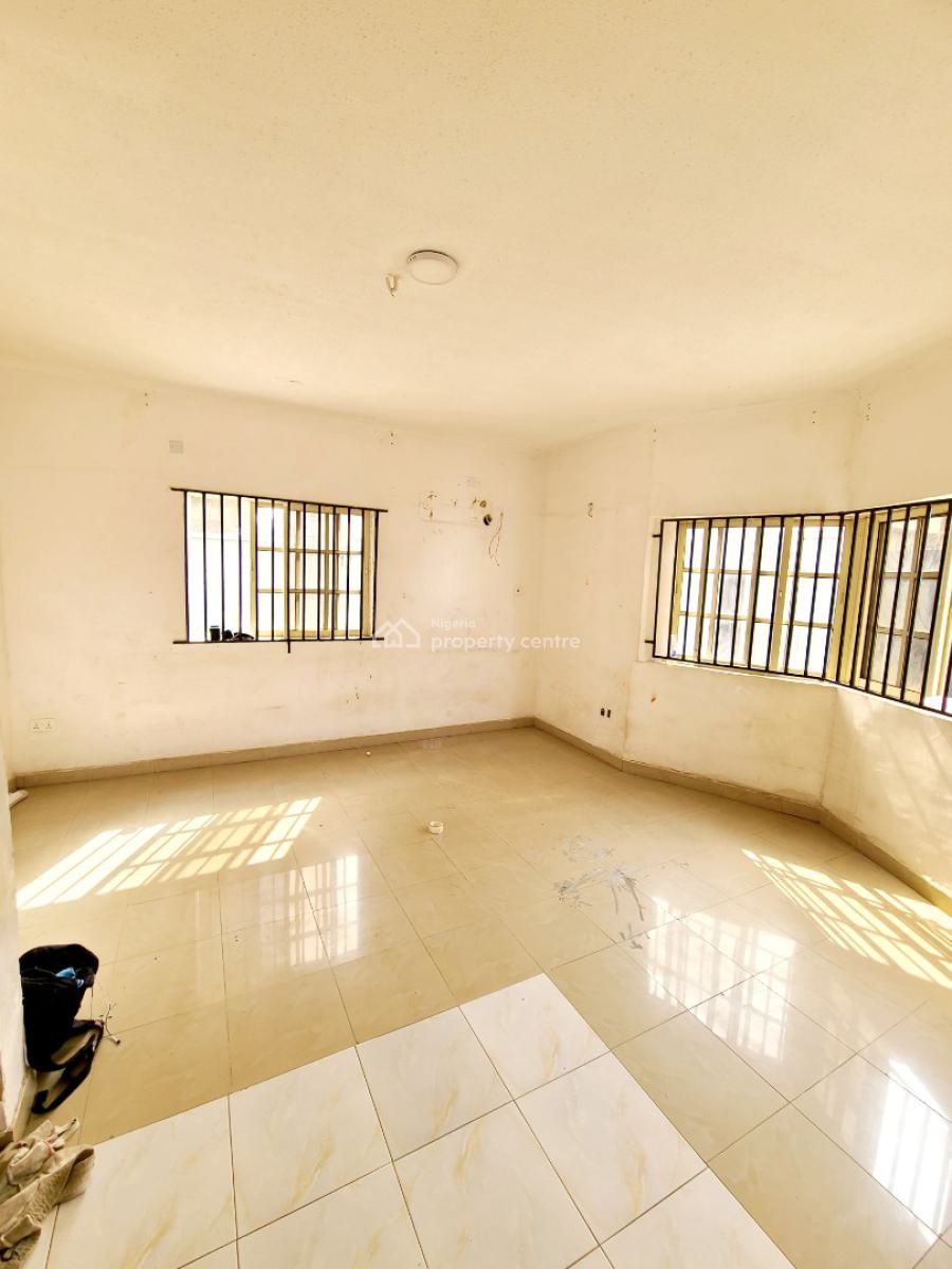 Spacious 3 Bedroom Flat_ Upstairs, Agungi, Lekki, Lagos, Flat / Apartment for Rent