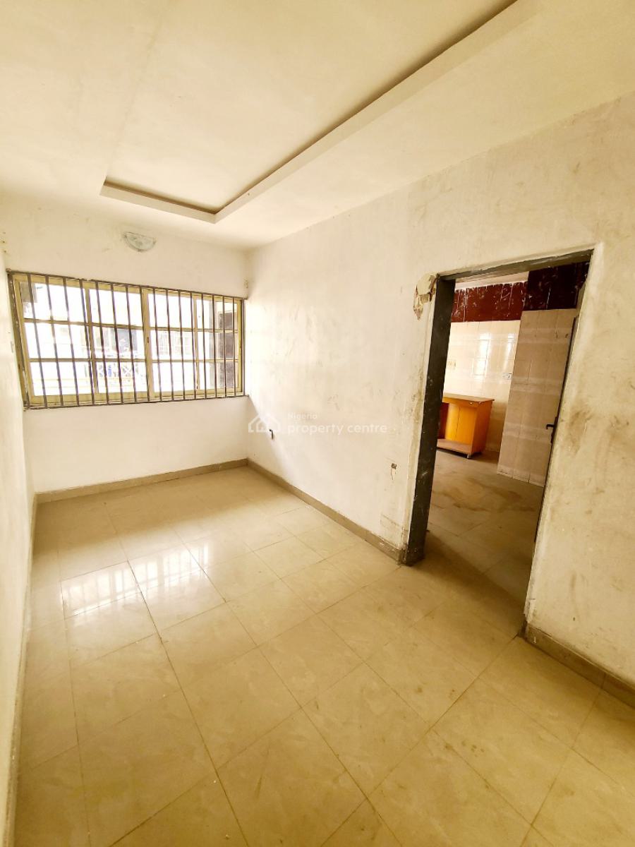 Spacious 3 Bedroom Flat_ Upstairs, Agungi, Lekki, Lagos, Flat / Apartment for Rent