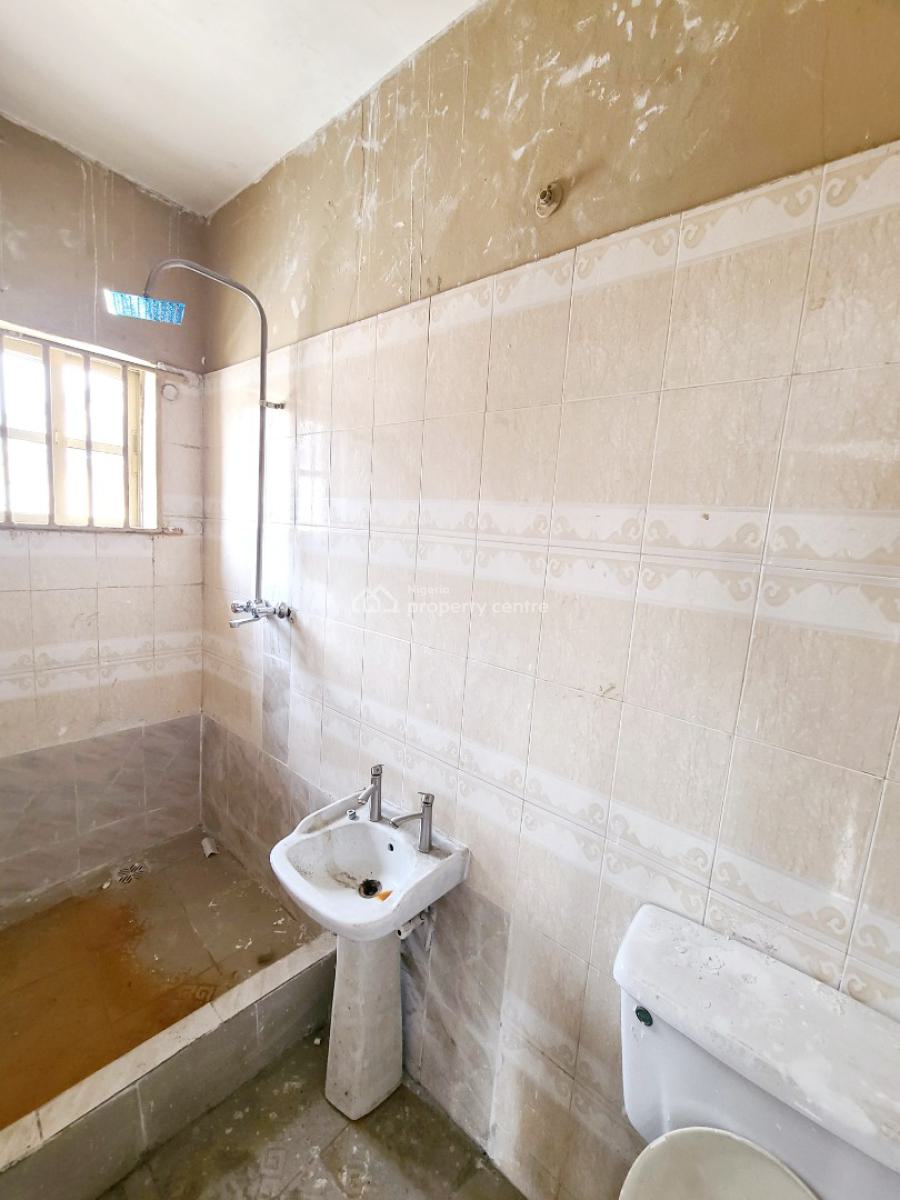 Spacious 3 Bedroom Flat_ Upstairs, Agungi, Lekki, Lagos, Flat / Apartment for Rent