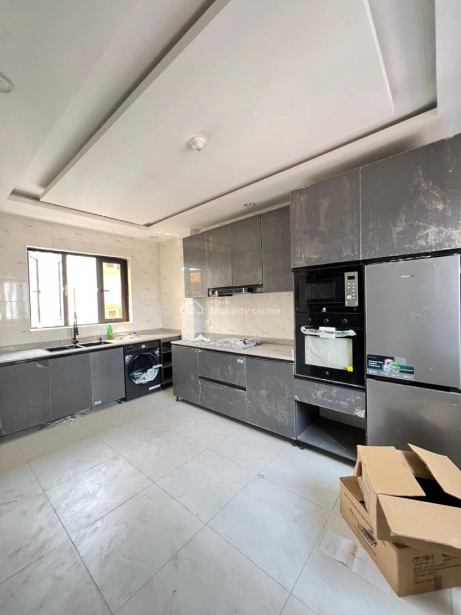 Standard 2 Bedroom Apartment in an Estate, Lekki Phase 1, Lekki, Lagos, Flat / Apartment for Sale