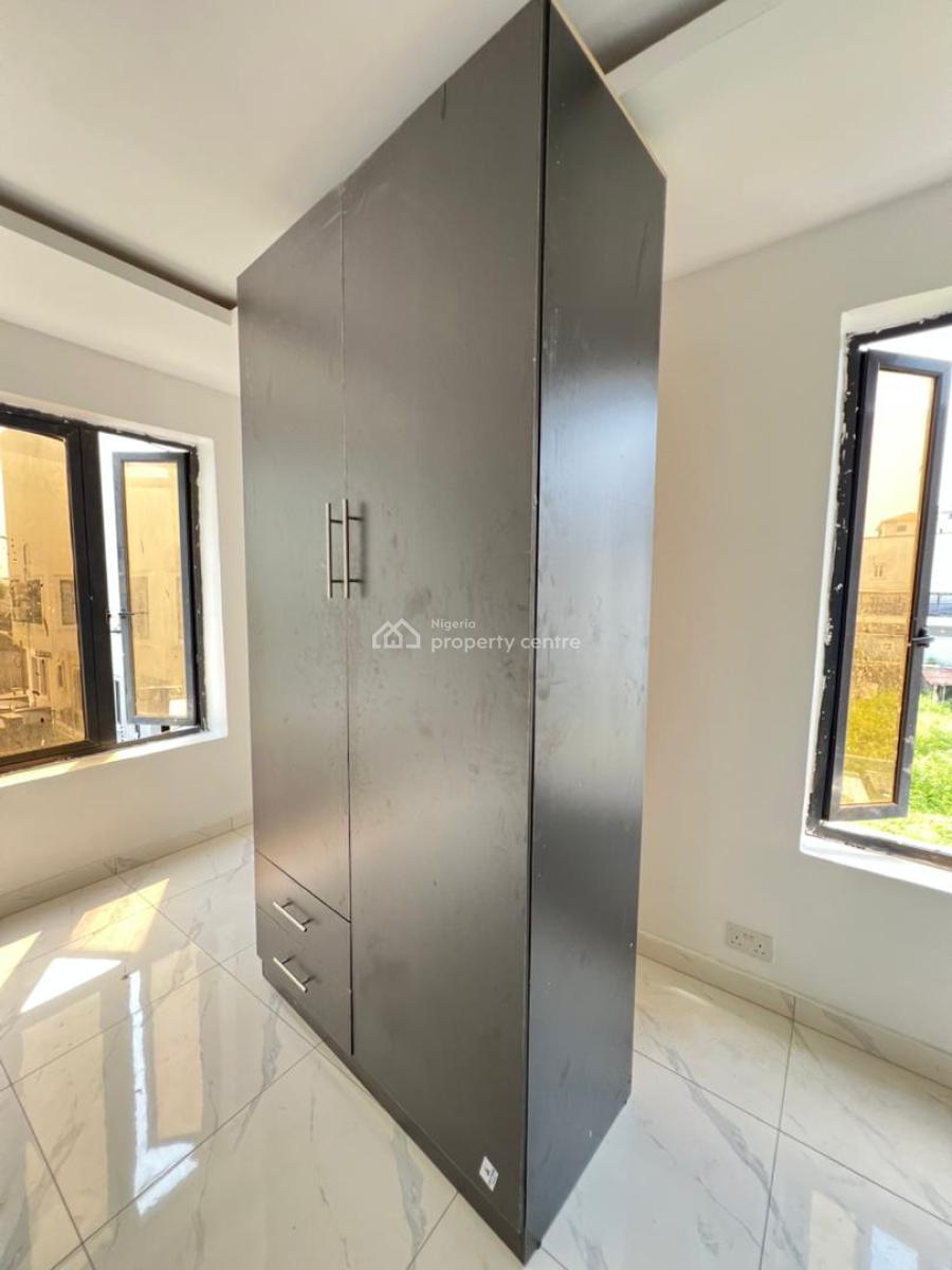 Standard 2 Bedroom Apartment in an Estate, Lekki Phase 1, Lekki, Lagos, Flat / Apartment for Sale