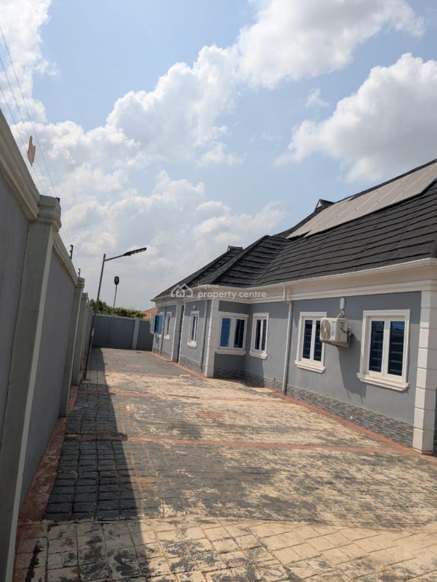 4 Bedroom Bungalow, Bola Extention, Ojoo Barracks, Ibadan, Oyo, Detached Bungalow for Sale