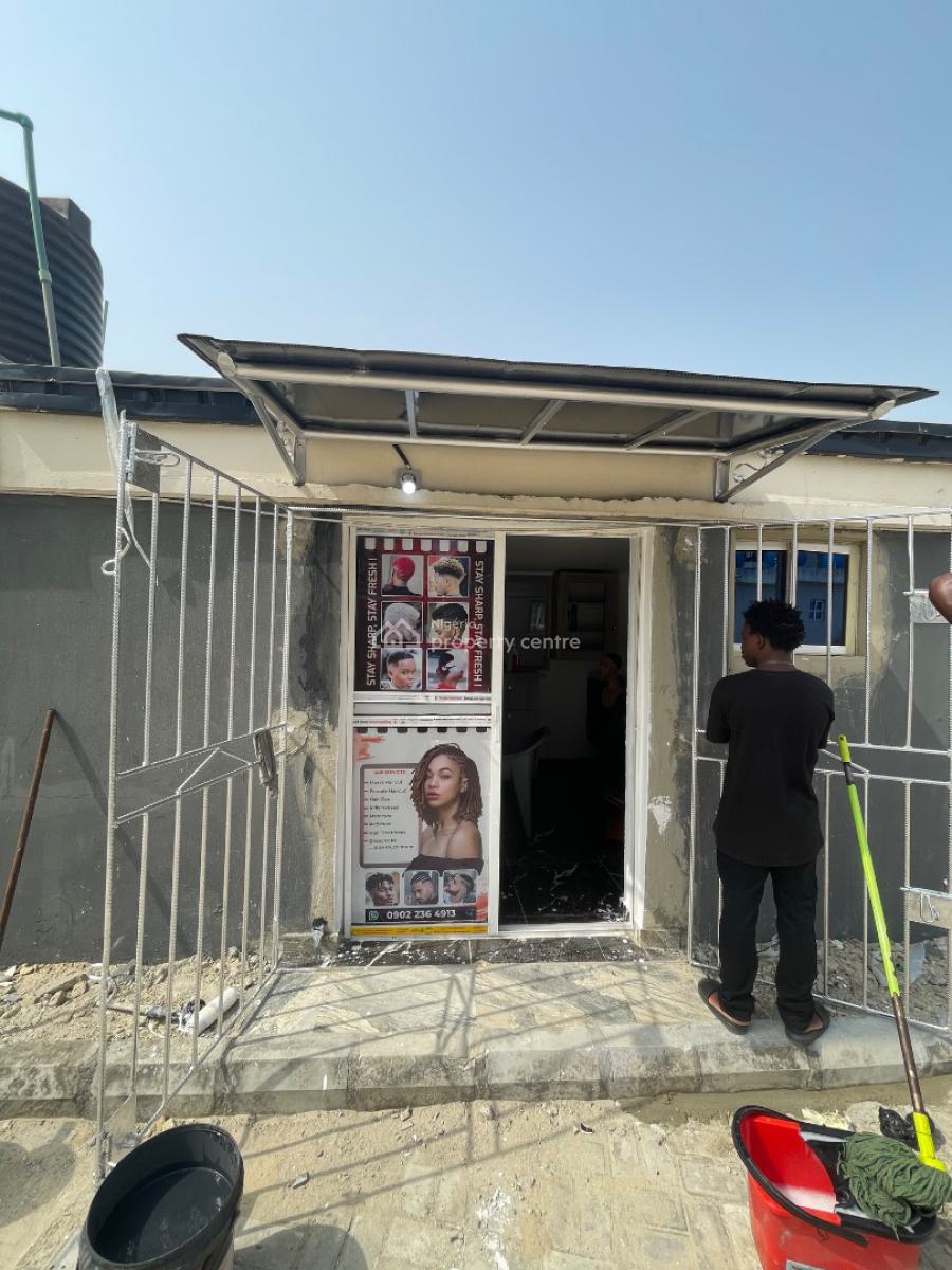 Fully Equipped Unisex Salon, Mobil By Crown Eatate, Sangotedo, Ajah, Lagos, Shop for Rent