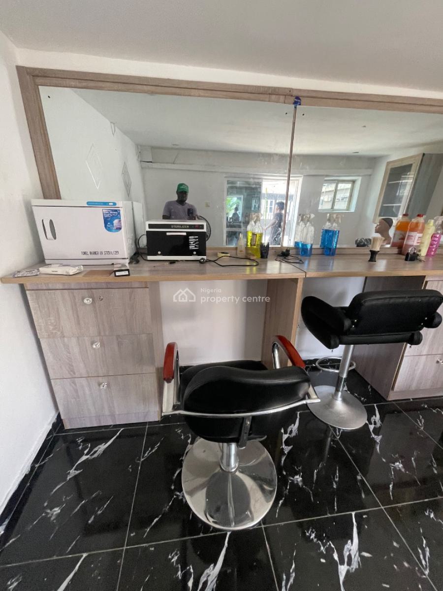 Fully Equipped Unisex Salon, Mobil By Crown Eatate, Sangotedo, Ajah, Lagos, Shop for Rent