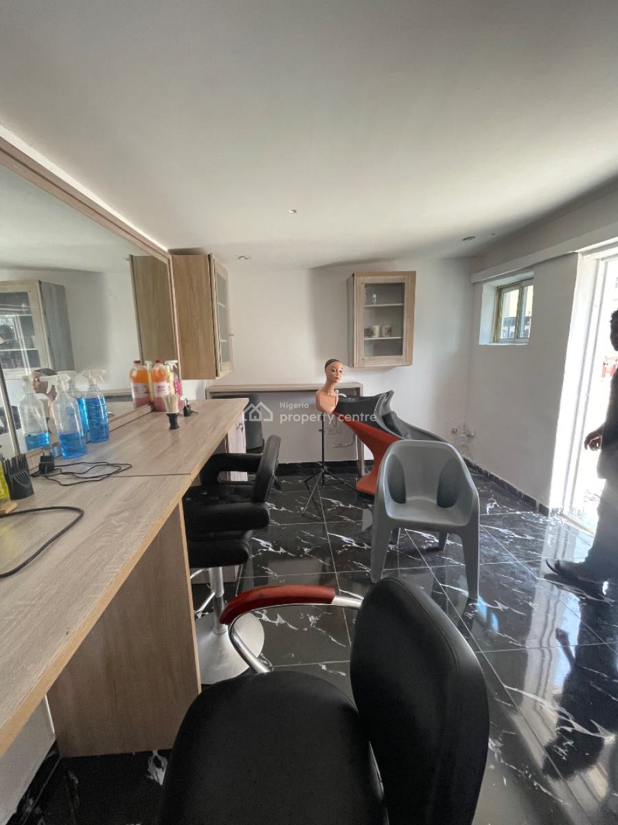 Fully Equipped Unisex Salon, Mobil By Crown Eatate, Sangotedo, Ajah, Lagos, Shop for Rent