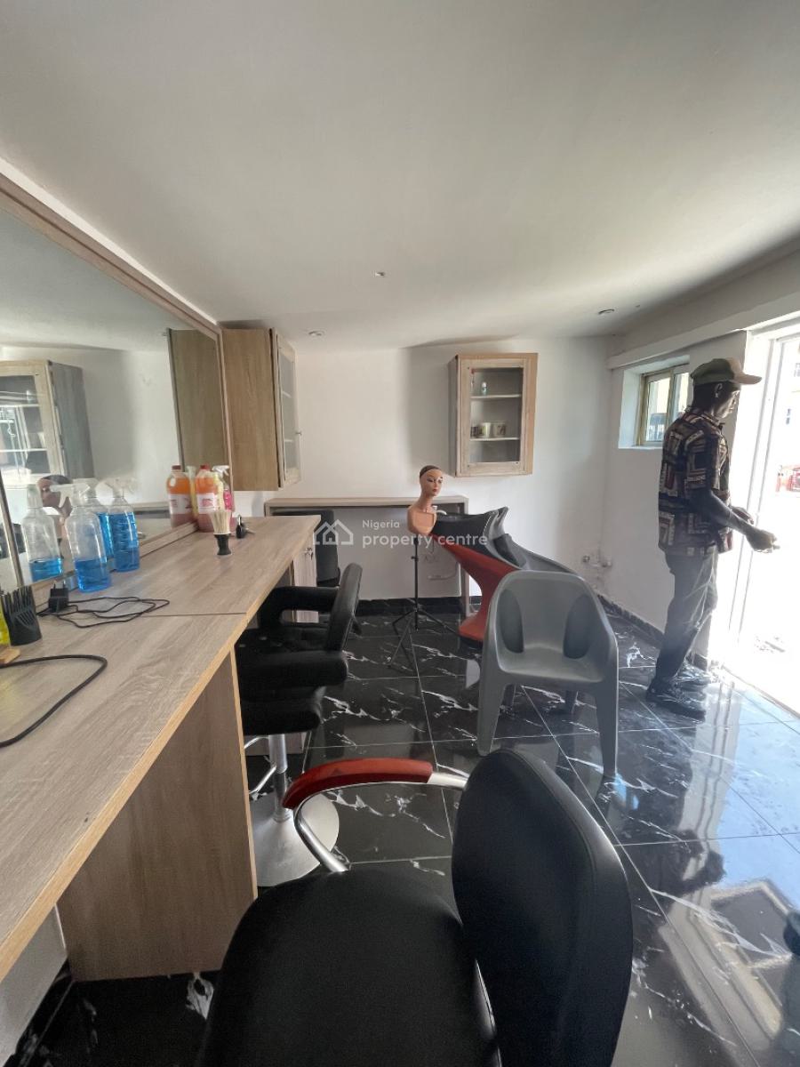 Fully Equipped Unisex Salon, Mobil By Crown Eatate, Sangotedo, Ajah, Lagos, Shop for Rent