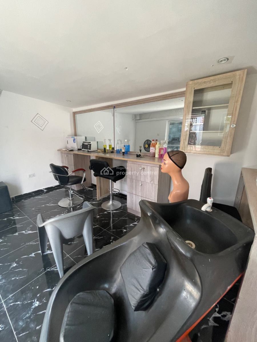 Fully Equipped Unisex Salon, Mobil By Crown Eatate, Sangotedo, Ajah, Lagos, Shop for Rent