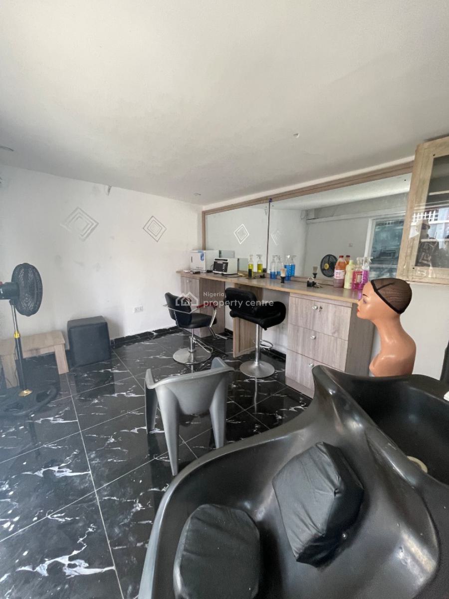 Fully Equipped Unisex Salon, Mobil By Crown Eatate, Sangotedo, Ajah, Lagos, Shop for Rent
