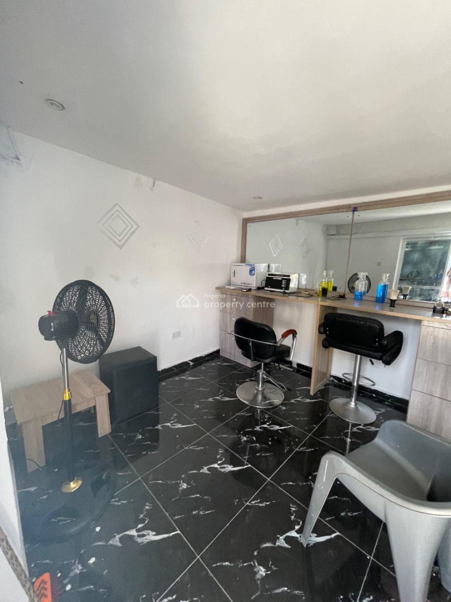 Fully Equipped Unisex Salon, Mobil By Crown Eatate, Sangotedo, Ajah, Lagos, Shop for Rent