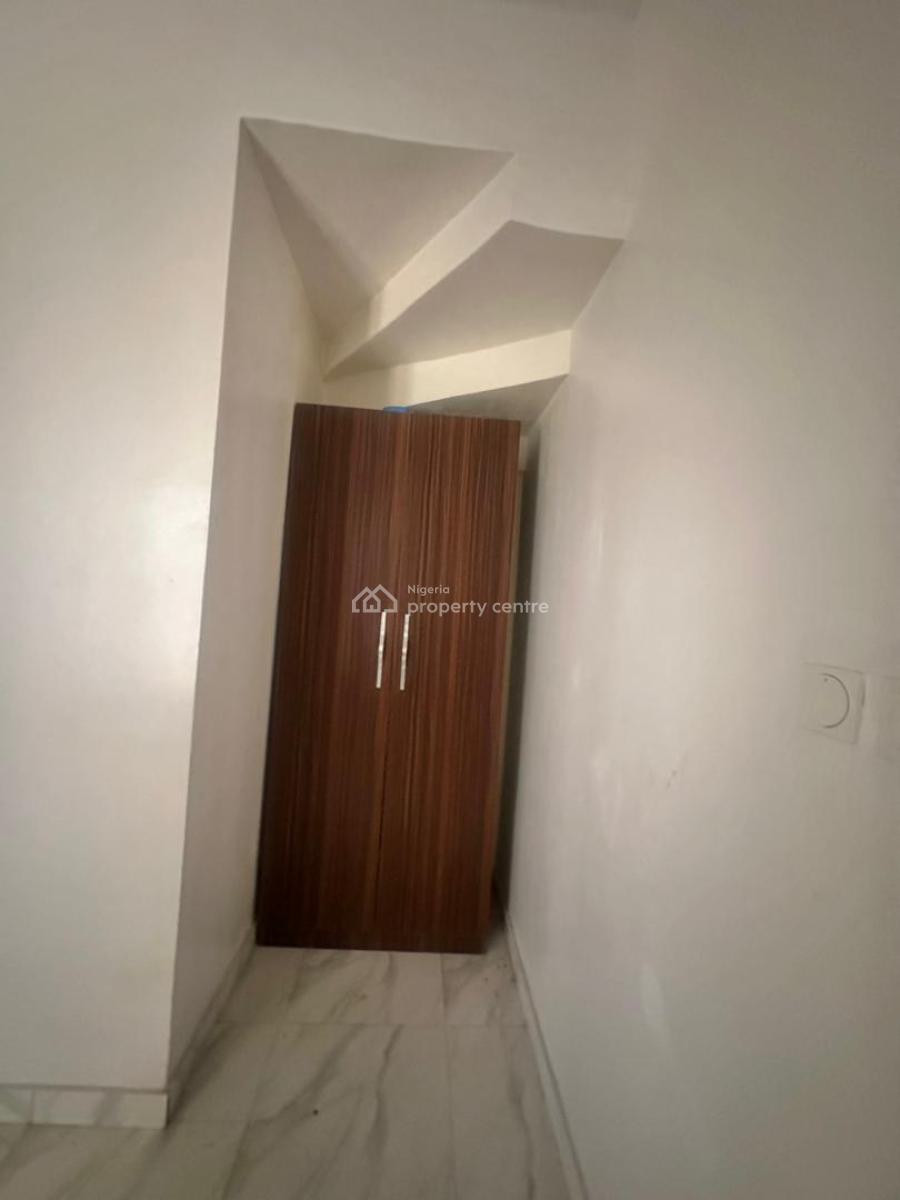 Lovely Room Downstairs, Gra, Ikota, Lekki, Lagos, Flat / Apartment for Rent