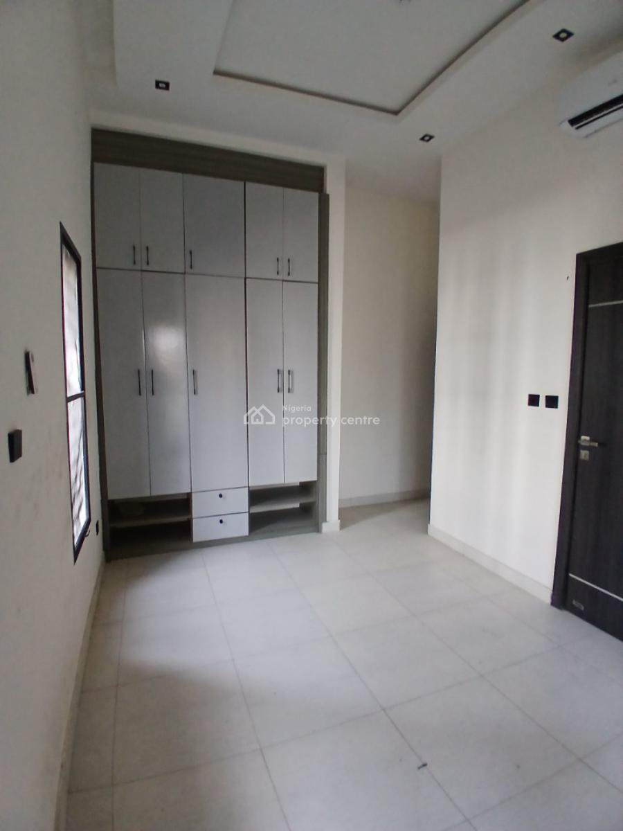 New and Serviced with 24/7 Power Supply 2 Sizeable 2 Bedroom En-suite, Lekki Phase 1, Lekki, Lagos, Flat / Apartment for Rent