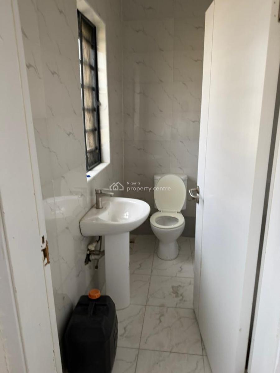 Luxury 2-bedroom Apartment with Excellent Facilities, 2nd Toll Gate, Lekki, Lagos, Flat / Apartment for Rent