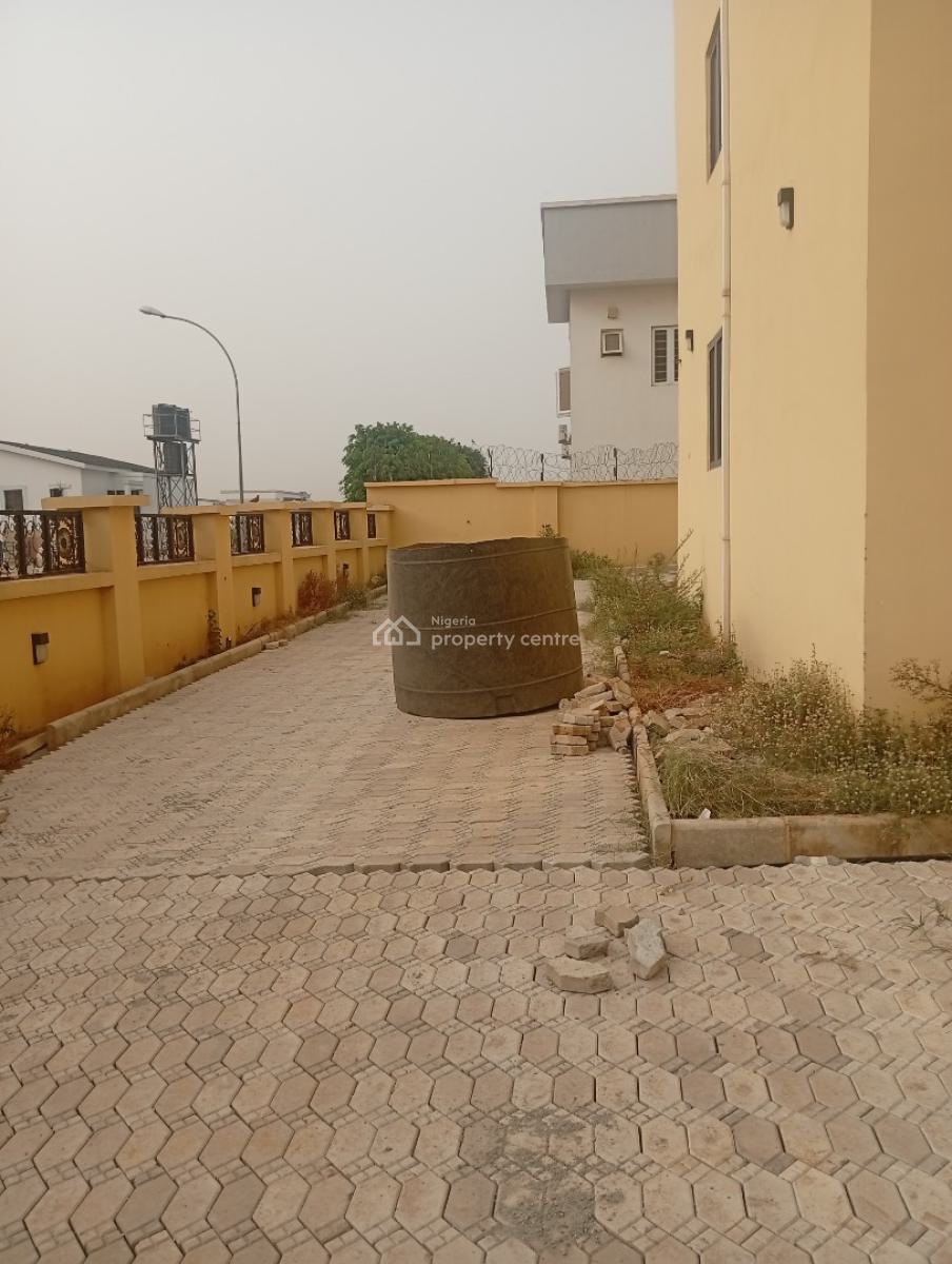 Luxury 3-bedroom Flats, Guzape District, Abuja, Terraced Duplex for Rent