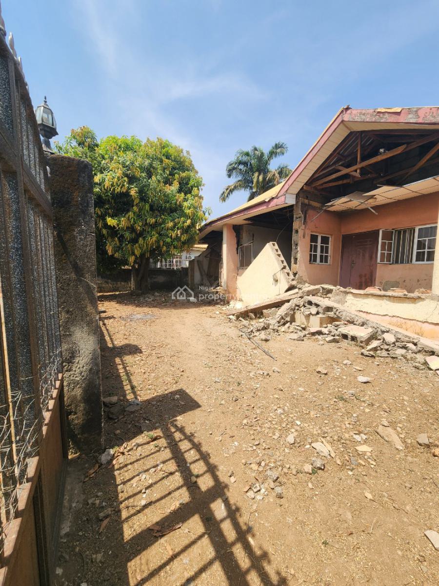 Old 4 Bedroom Bungalow, Prince and Princess Estate, Duboyi, Abuja, Detached Bungalow for Sale