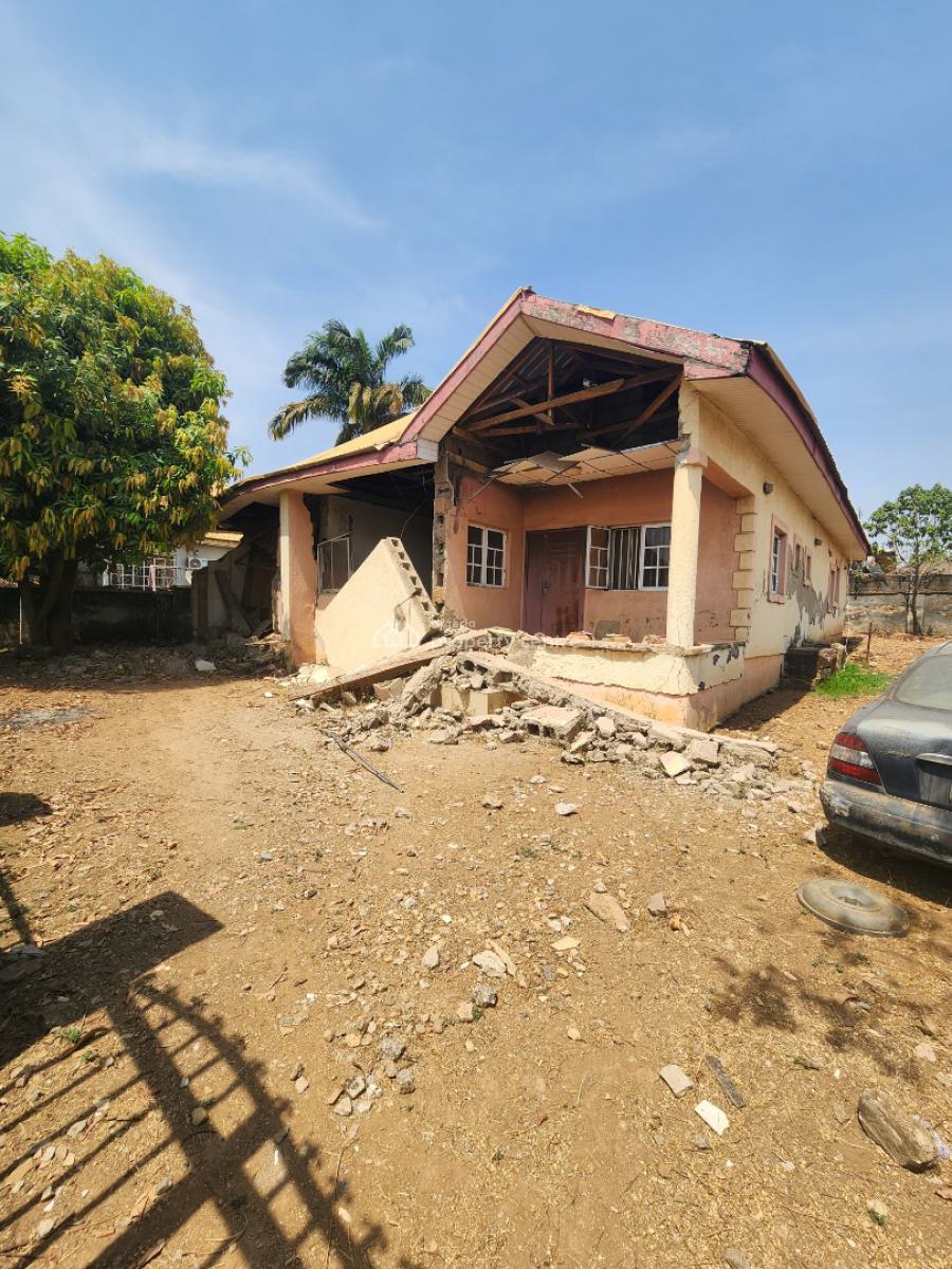 Old 4 Bedroom Bungalow, Prince and Princess Estate, Duboyi, Abuja, Detached Bungalow for Sale