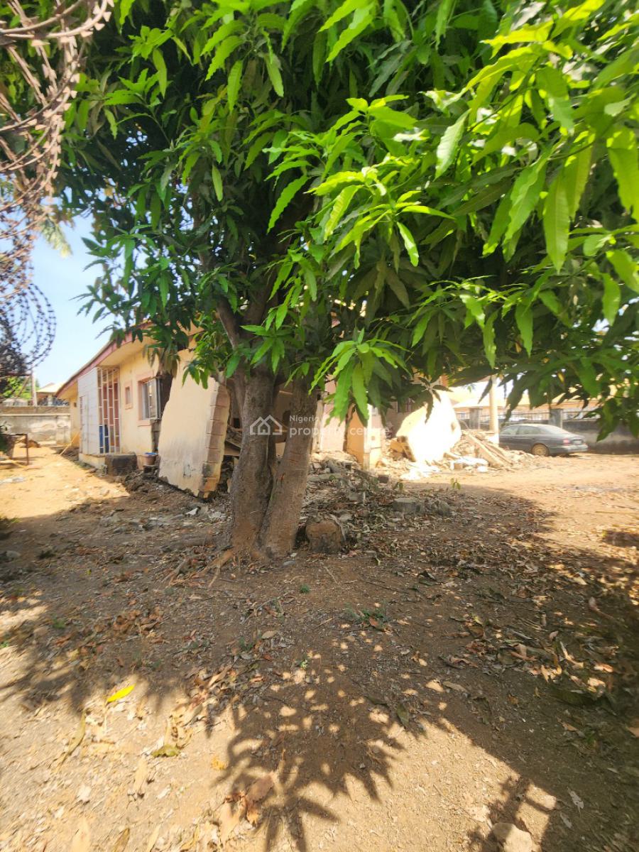 Old 4 Bedroom Bungalow, Prince and Princess Estate, Duboyi, Abuja, Detached Bungalow for Sale