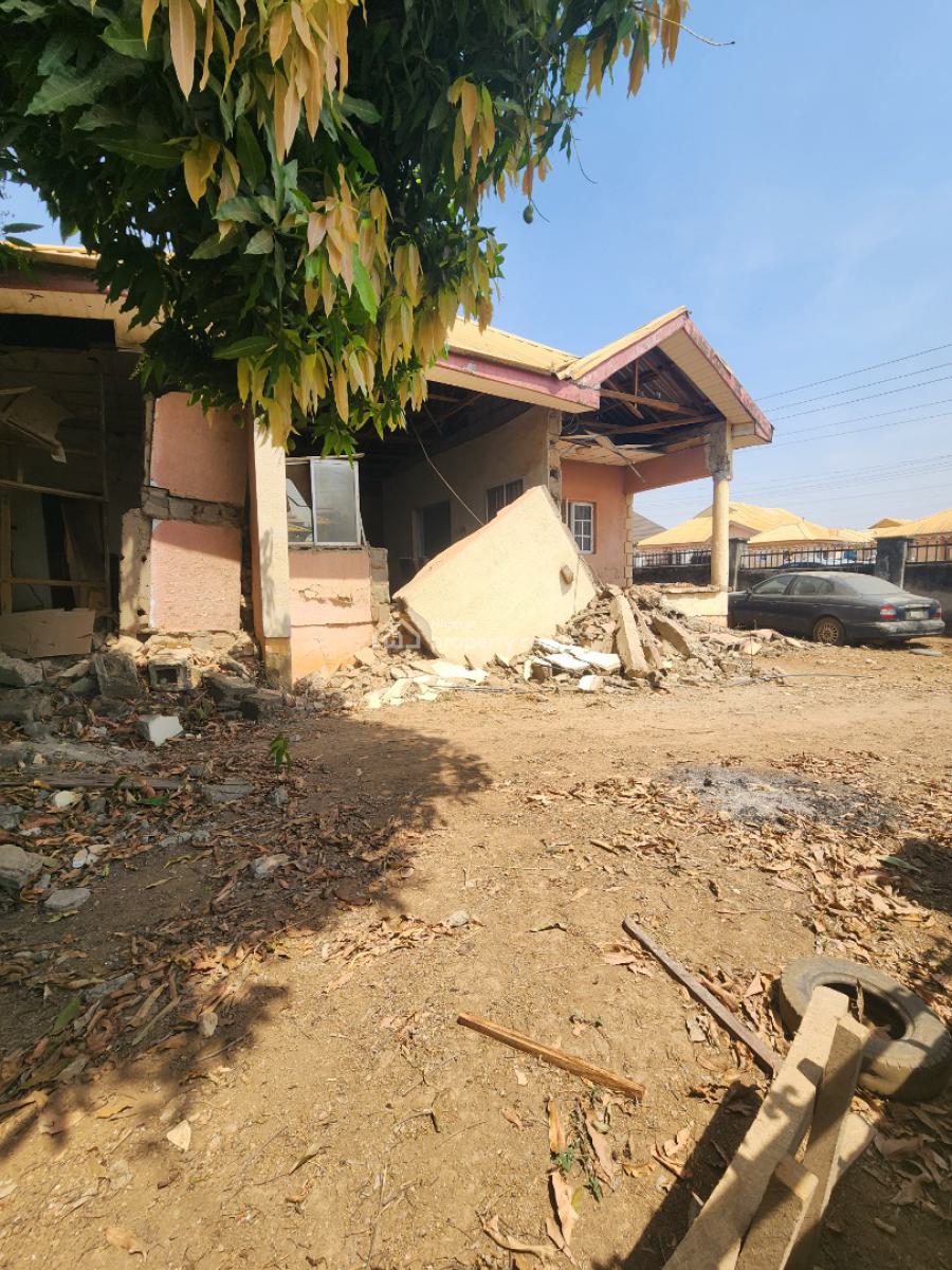 Old 4 Bedroom Bungalow, Prince and Princess Estate, Duboyi, Abuja, Detached Bungalow for Sale