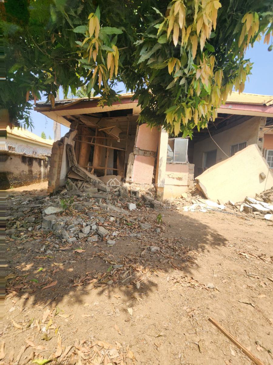 Old 4 Bedroom Bungalow, Prince and Princess Estate, Duboyi, Abuja, Detached Bungalow for Sale