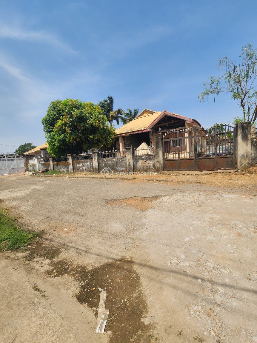 Old 4 Bedroom Bungalow, Prince and Princess Estate, Duboyi, Abuja, Detached Bungalow for Sale