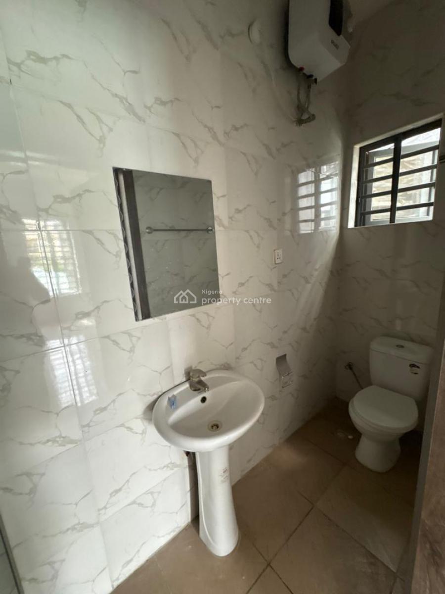 Exquisite Spacious Semi Master Bedroom, Ologolo, Lekki Phase 1, Lekki, Lagos, Flat / Apartment for Rent