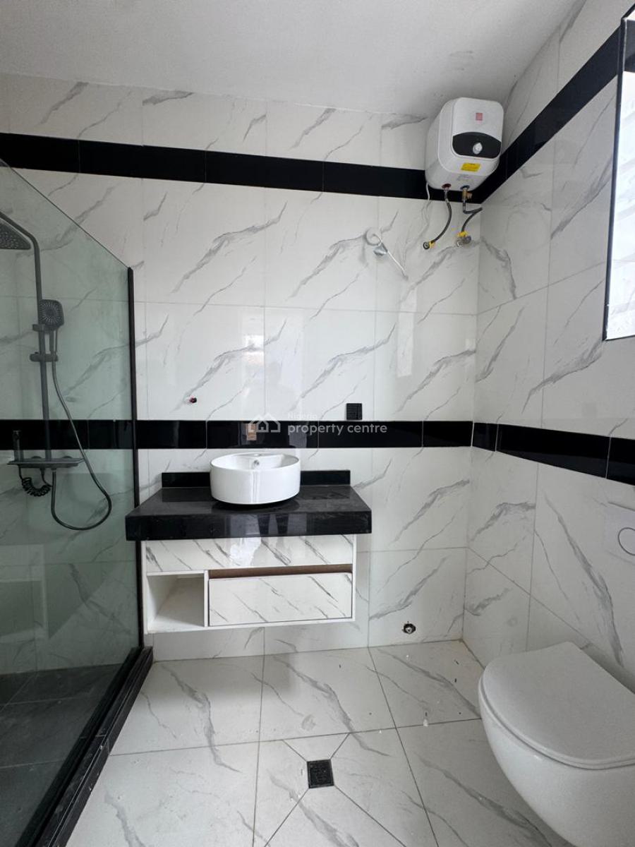 Worthy 2 Bedroom Apartment  with Elevator,gym House., Lekki Phase 1, Lekki, Lagos, Flat / Apartment for Sale