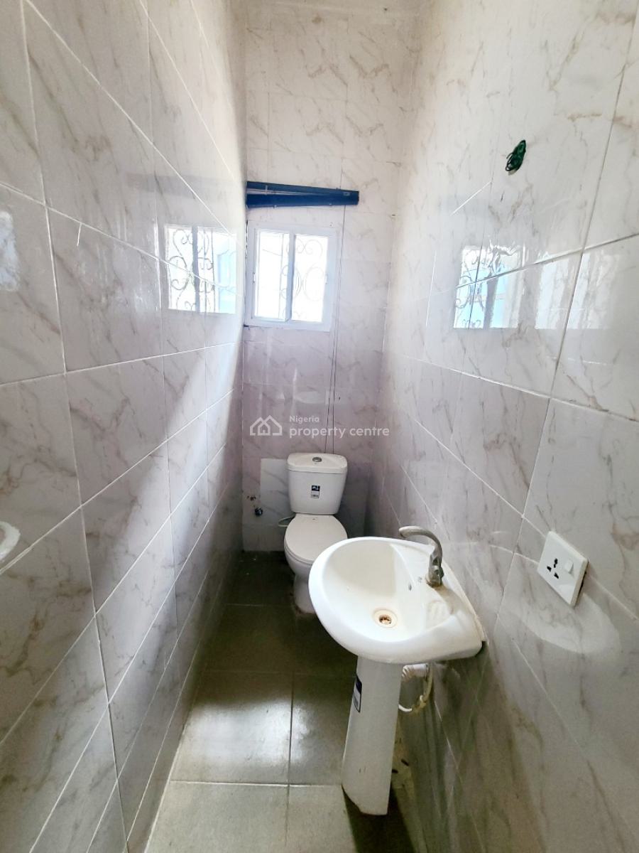 Newly Renovated 3 Bedroom Flat, Ikota Gra Estate, Ikota, Lekki, Lagos, Flat / Apartment for Rent