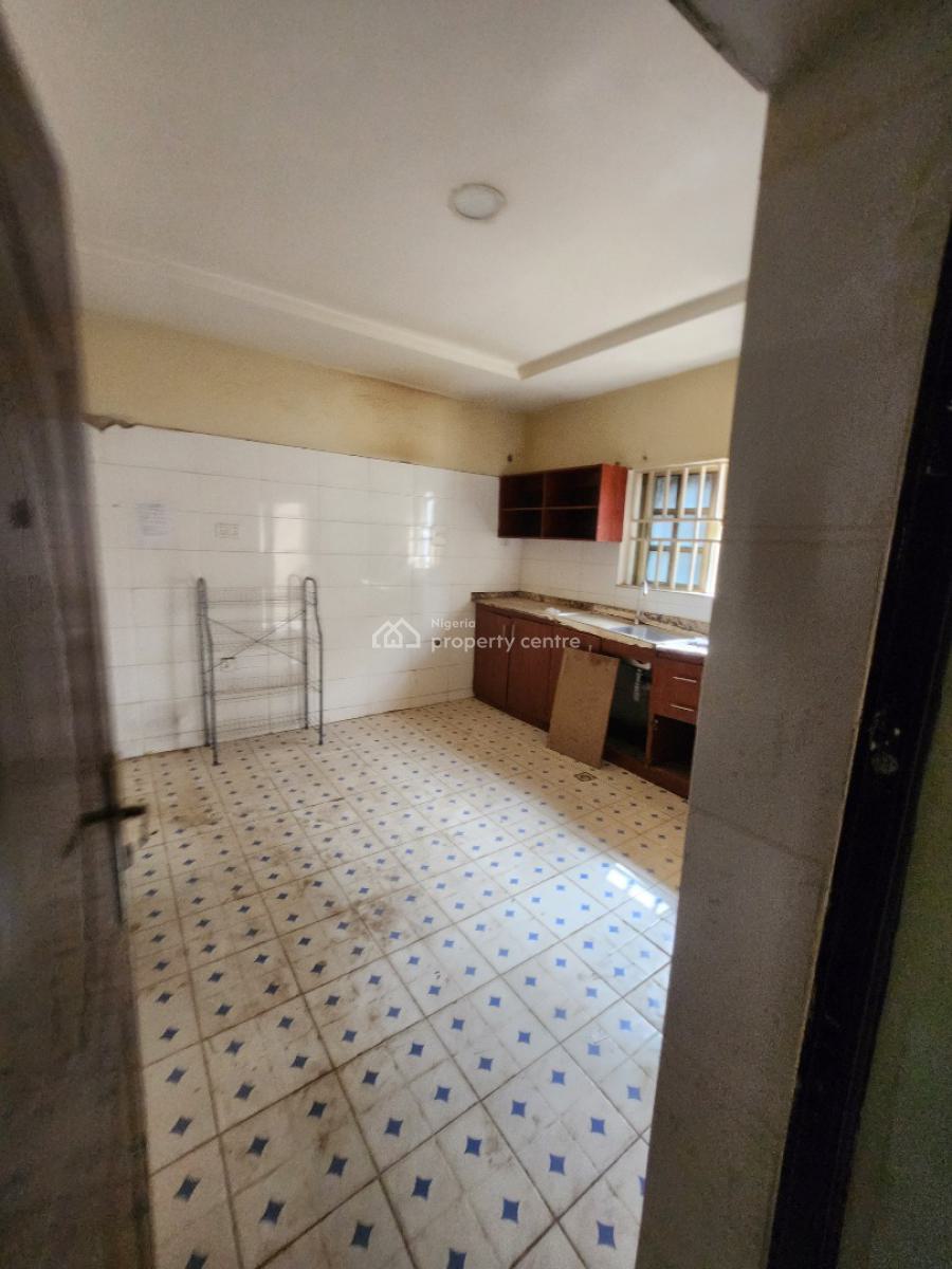 Clean Spacio 3bedroom Flat, Ground Floor, Tarred Rd, Wuye Main( Tarred Rd(, Wuye, Abuja, Flat / Apartment for Rent