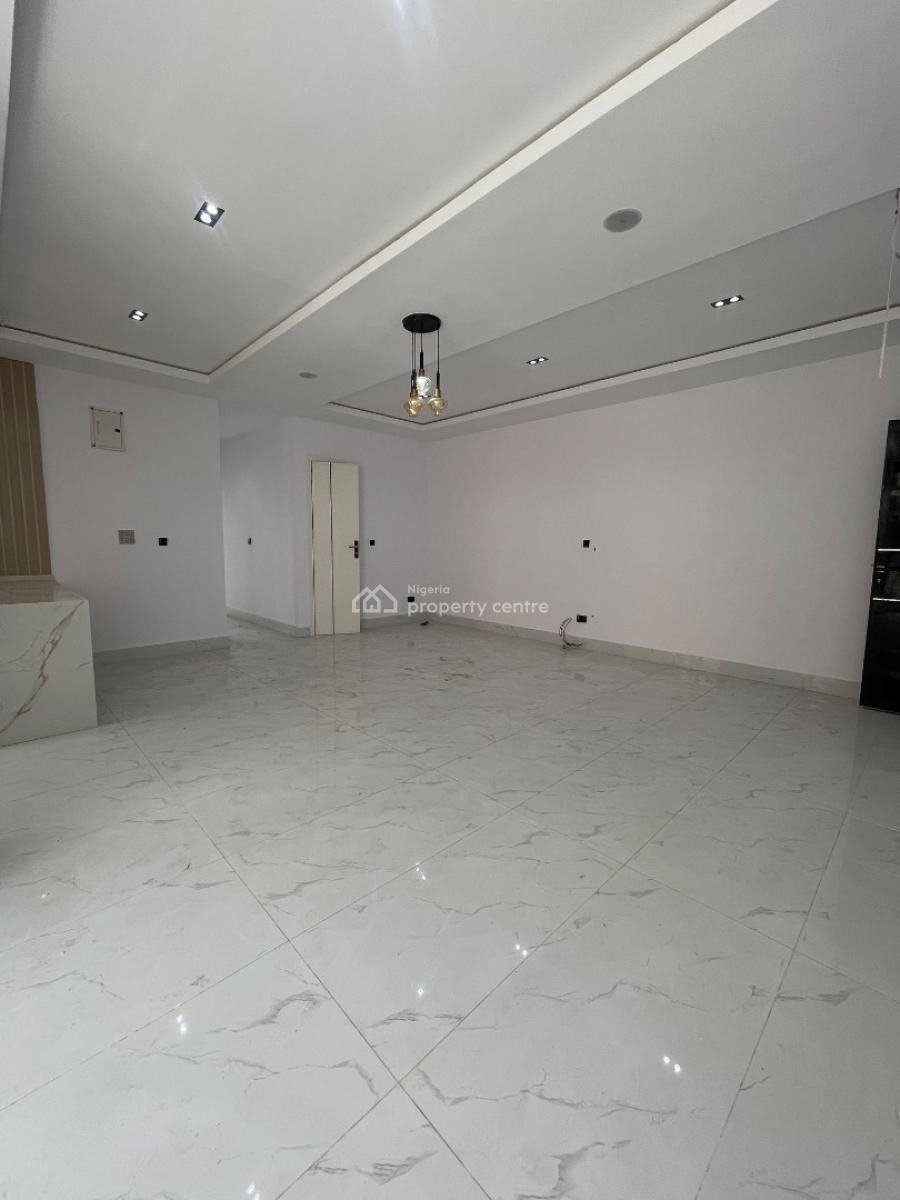 Cozy 2 Bedroom Apartment, Lekki Phase 1, Lekki, Lagos, Flat / Apartment for Sale