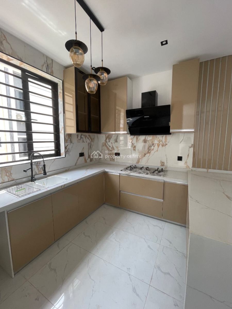Cozy 2 Bedroom Apartment, Lekki Phase 1, Lekki, Lagos, Flat / Apartment for Sale