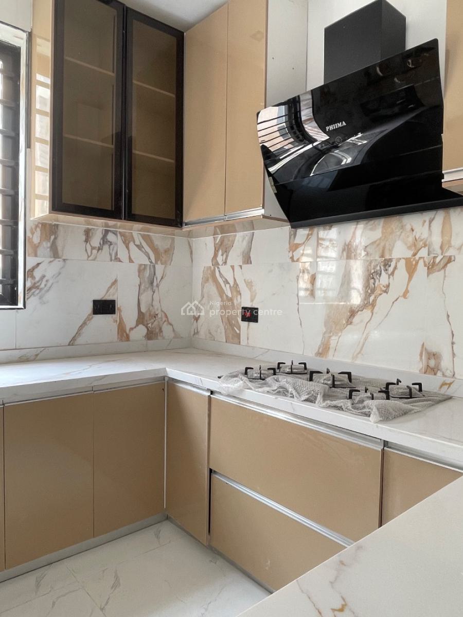 Cozy 2 Bedroom Apartment, Lekki Phase 1, Lekki, Lagos, Flat / Apartment for Sale