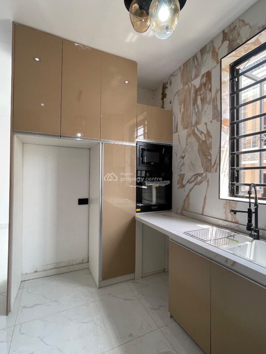 Cozy 2 Bedroom Apartment, Lekki Phase 1, Lekki, Lagos, Flat / Apartment for Sale