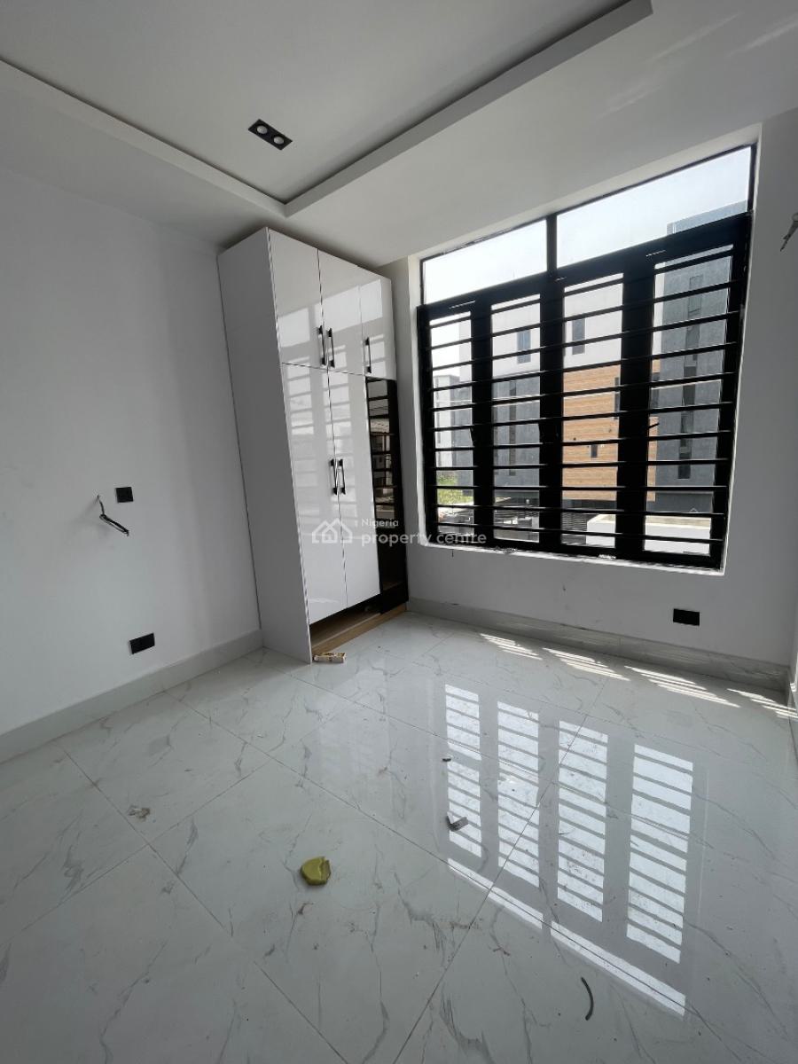 Cozy 2 Bedroom Apartment, Lekki Phase 1, Lekki, Lagos, Flat / Apartment for Sale