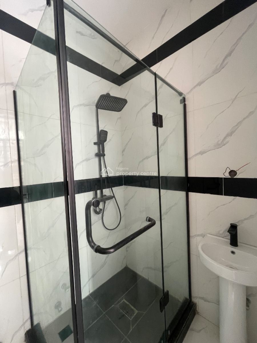 Cozy 2 Bedroom Apartment, Lekki Phase 1, Lekki, Lagos, Flat / Apartment for Sale