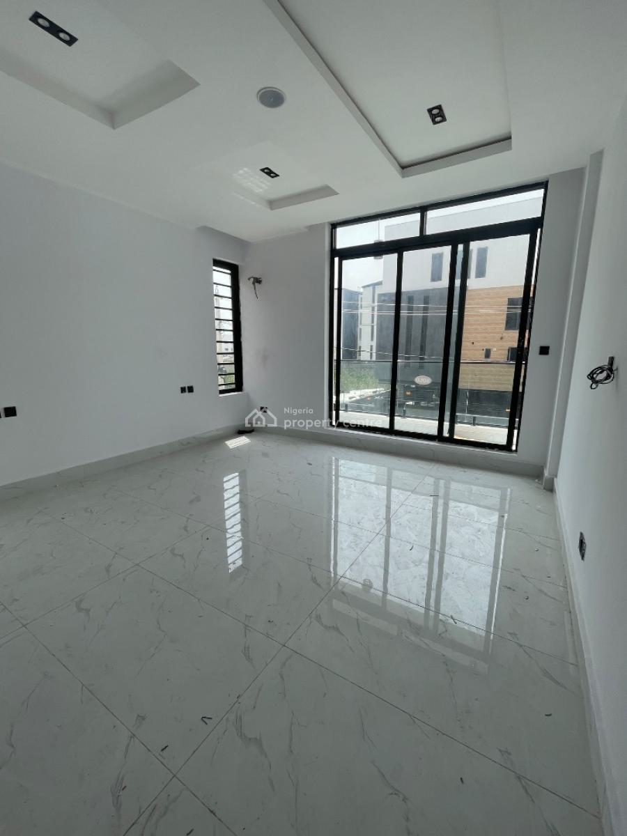 Cozy 2 Bedroom Apartment, Lekki Phase 1, Lekki, Lagos, Flat / Apartment for Sale