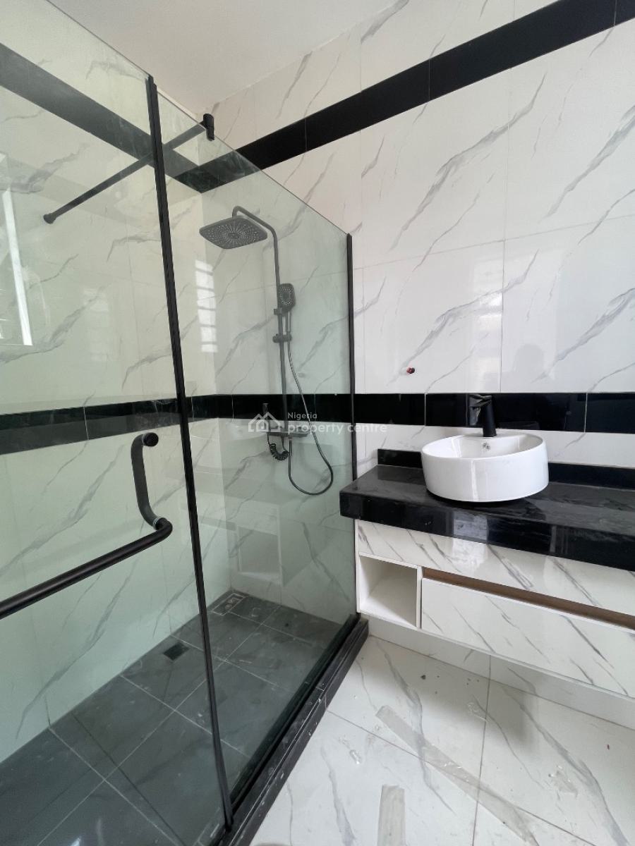 Cozy 2 Bedroom Apartment, Lekki Phase 1, Lekki, Lagos, Flat / Apartment for Sale