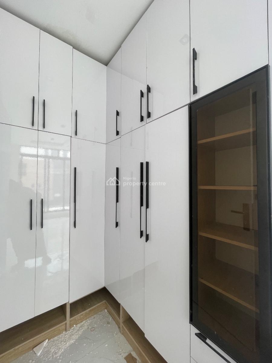 Cozy 2 Bedroom Apartment, Lekki Phase 1, Lekki, Lagos, Flat / Apartment for Sale